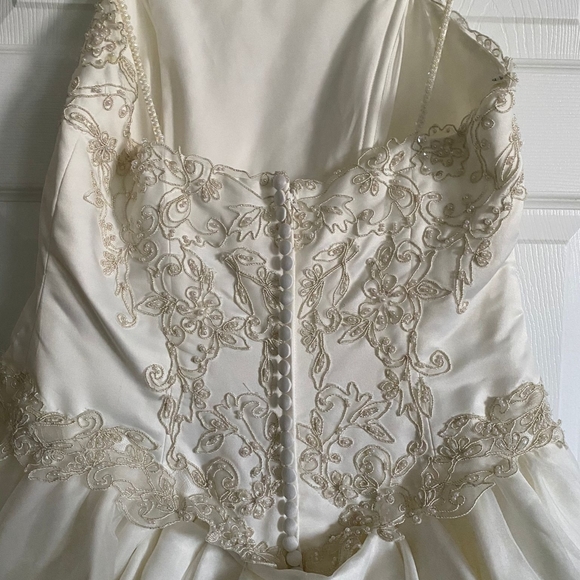 David's Bridal Wedding Dress - Picture 6 of 15